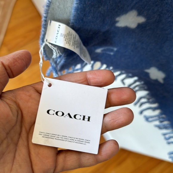 Coach Star Oversized Muffler with pockets - Picture 6 of 6